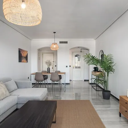 Modern - 2 Bedrooms, Beachside - Puerto Banus Apartment Marbella
