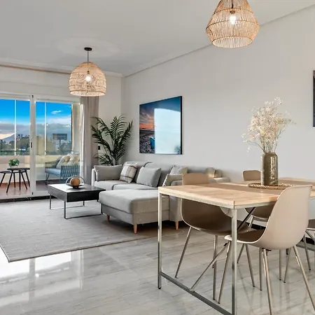 Apartment Modern - 2 Bedrooms, Beachside - Puerto Banus