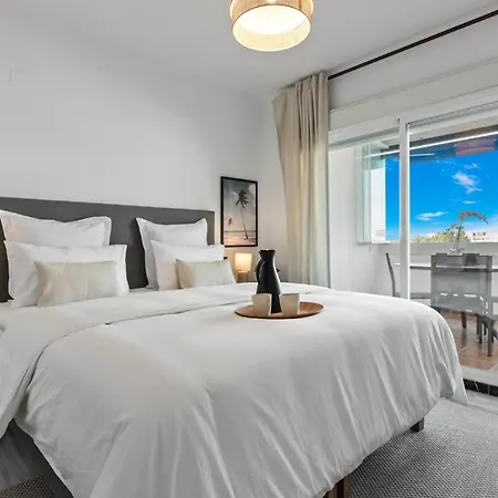 Modern - 2 Bedrooms, Beachside - Puerto Banus Apartment