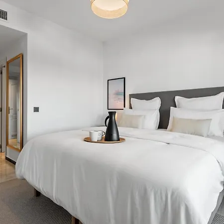 Apartment Modern - 2 Bedrooms, Beachside - Puerto Banus