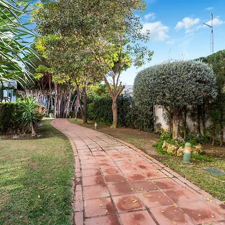 Modern - 2 Bedrooms, Beachside - Puerto Banus Apartment