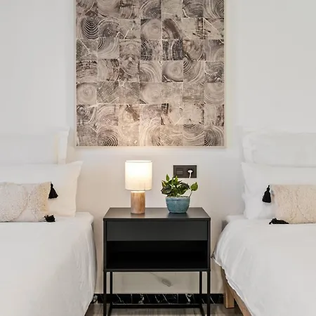 Modern - 2 Bedrooms, Beachside - Puerto Banus Apartment *