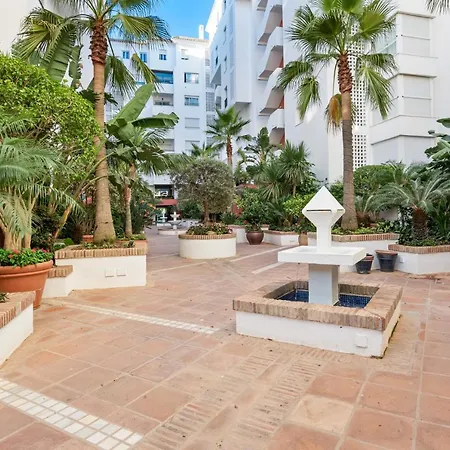 Modern - 2 Bedrooms, Beachside - Puerto Banus Apartment Marbella