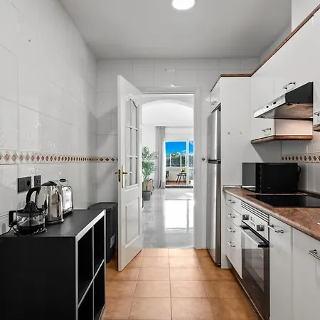 Apartment Modern - 2 Bedrooms, Beachside - Puerto Banus Marbella
