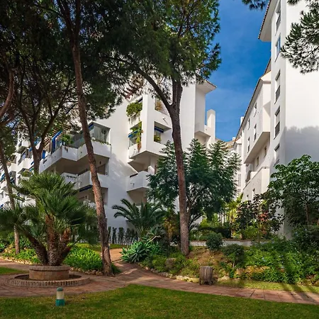 Modern - 2 Bedrooms, Beachside - Puerto Banus Apartment