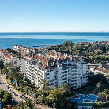 Apartment Modern - 2 Bedrooms, Beachside - Puerto Banus *